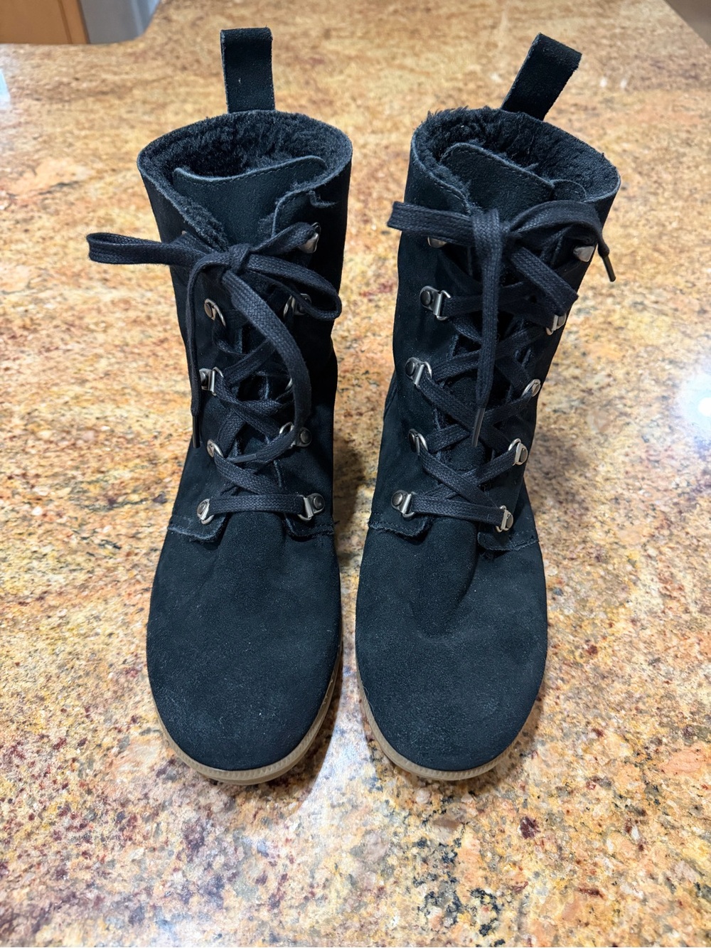 American Eagle 100% Genuine Cow Suede Black Sneaker Boots Sherpa Lined Size 9